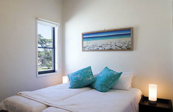 Mollymook Beachfront Executive Apartment - Hervey Bay Accommodation 17