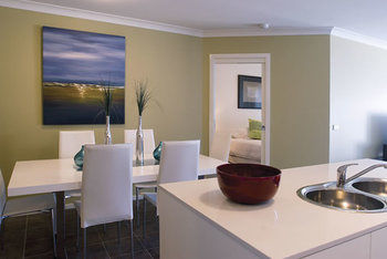 Mollymook Beachfront Executive Apartment - Hervey Bay Accommodation 22