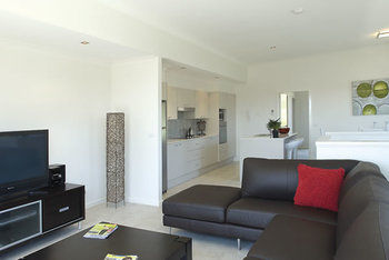 Mollymook Beachfront Executive Apartment - Hervey Bay Accommodation 25