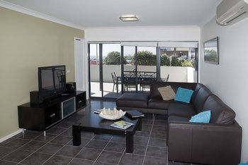 Mollymook Beachfront Executive Apartment - Hervey Bay Accommodation 28