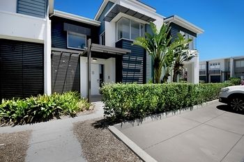 Magenta Studio Room - Tourism Hervey Bay 0