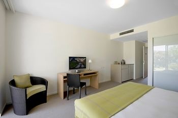 Magenta Studio Room - Tourism Hervey Bay 4