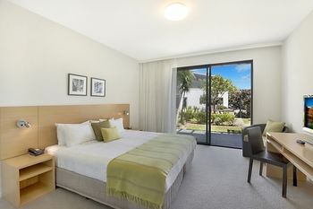 Magenta Studio Room - Tourism Hervey Bay 5