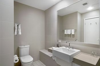 Magenta Studio Room - Tourism Hervey Bay 9