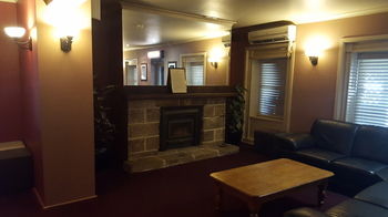Wisemans Inn Hotel - Hervey Bay Accommodation 11