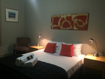 The Criterion Pub And Kitchen Carrington - Hervey Bay Accommodation 0