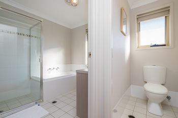 Getaway Holiday House Bankstown - Hervey Bay Accommodation 11