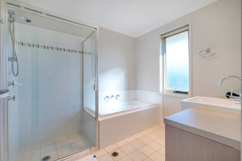 Getaway Holiday House Bankstown - Hervey Bay Accommodation 17