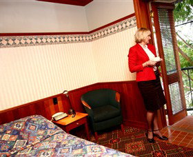 Manly Hotel, The - Hervey Bay Accommodation 2