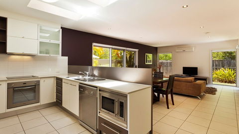 BEST WESTERN PLUS Quarterdecks Retreat - Hervey Bay Accommodation 1