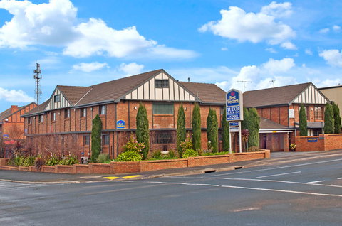 BEST WESTERN Tudor Motor Inn - Hervey Bay Accommodation 0