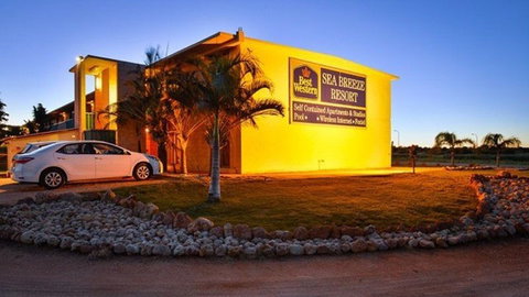 BEST WESTERN Sea Breeze Resort - Hervey Bay Accommodation 0