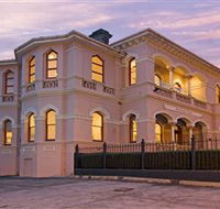 Roxburgh House Apartments - Hervey Bay Accommodation