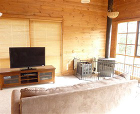 Pinot Cottage On Charles Reuben Estate - Hervey Bay Accommodation 4