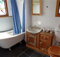 Peck's on Pine Victorian Cottage - Hervey Bay Accommodation