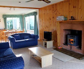 Castaway Cottage - Hervey Bay Accommodation 1