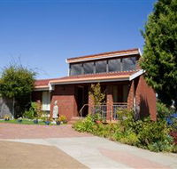 Waterside Accommodation - Derwent Retreat - Hervey Bay Accommodation