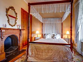 Abbey's Spa Cottage - Tourism Hervey Bay 0