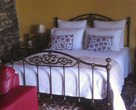 Touchwood Cottages & Craft Gallery & Cafe - Hervey Bay Accommodation 2
