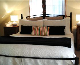 Touchwood Cottages & Craft Gallery & Cafe - Hervey Bay Accommodation 4