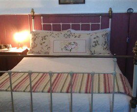 Touchwood Cottages & Craft Gallery & Cafe - Hervey Bay Accommodation 3