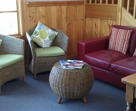 Touchwood Cottages & Craft Gallery & Cafe - Hervey Bay Accommodation 5