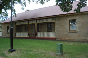 Christopher Hall's Colonial Accommodation - Hervey Bay Accommodation 1