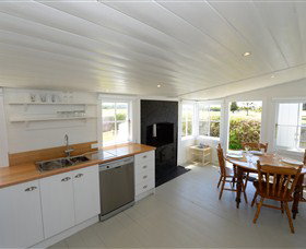 Low Head Pilot Station Accommodation - Hervey Bay Accommodation 1