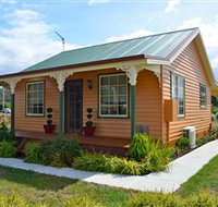 Grand Ole Topiary Cottage - Hervey Bay Accommodation