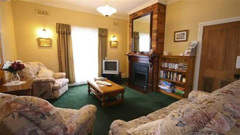 Airleigh-Rose Cottage - Hervey Bay Accommodation 2