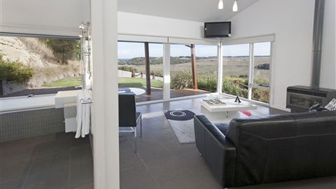 Anchors Beach House - Hervey Bay Accommodation 6