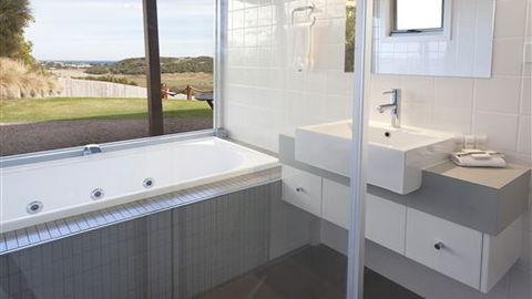 Anchors Beach House - Hervey Bay Accommodation 7