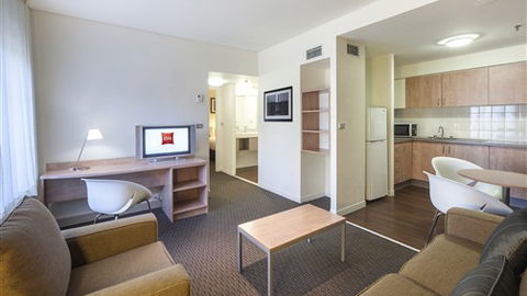 Ibis Melbourne Hotel And Apartments - Hervey Bay Accommodation 1