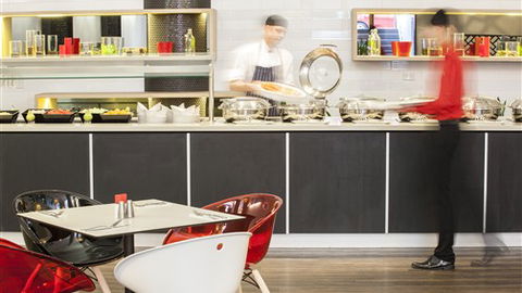 Ibis Melbourne Hotel And Apartments - Hervey Bay Accommodation 2