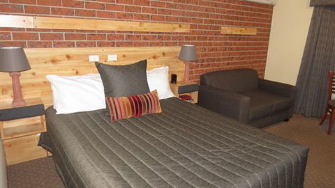 AAT 28 Goldsmith Hotel - Hervey Bay Accommodation 0