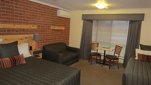 AAT 28 Goldsmith Hotel - Hervey Bay Accommodation 2
