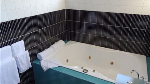 Hermitage Motor Inn - Hervey Bay Accommodation 5