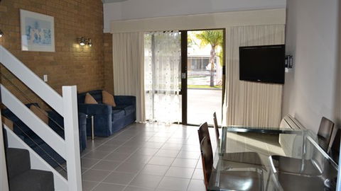 Lake Edge Resort - Hervey Bay Accommodation 1