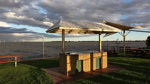 Lake Edge Resort - Hervey Bay Accommodation 4