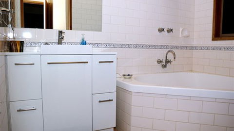 Alpine Country Cottages: Studio 3 - Hervey Bay Accommodation 1