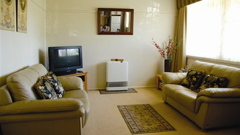 Peel Cottage - Hervey Bay Accommodation 0