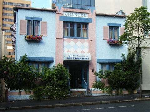 Annie's Shandon Inn - Tourism Hervey Bay 0