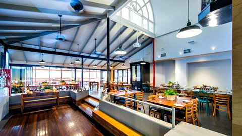 The Transcontinental Hotel - Hervey Bay Accommodation 0