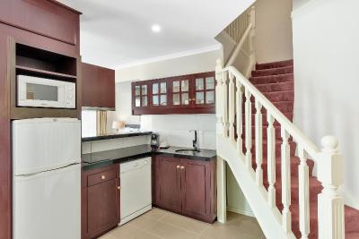 Canterbury International Hotel - Hervey Bay Accommodation 2