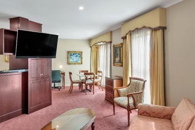 Canterbury International Hotel - Hervey Bay Accommodation 11