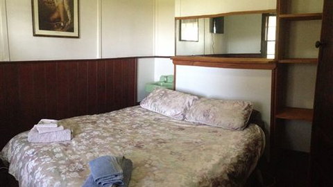 Twin Palms Cottage - Hervey Bay Accommodation 1