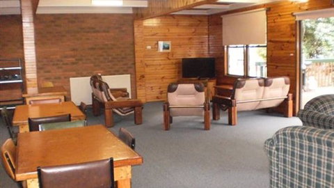 Feathertop Chalet - Hervey Bay Accommodation 4