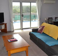 House on the Hill Port Campbell - Hervey Bay Accommodation