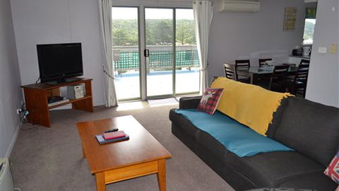 House On The Hill Port Campbell - Hervey Bay Accommodation 0