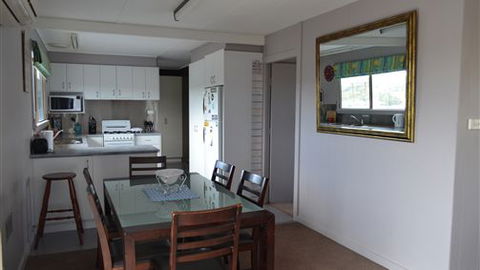 House On The Hill Port Campbell - Hervey Bay Accommodation 4